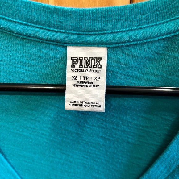 Blue VS Pink v neck tshirt - Picture 2 of 2